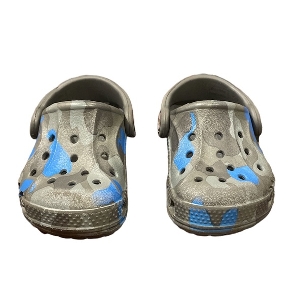 Blue and gray camo crocs toddler size 4 - Picture 2 of 5